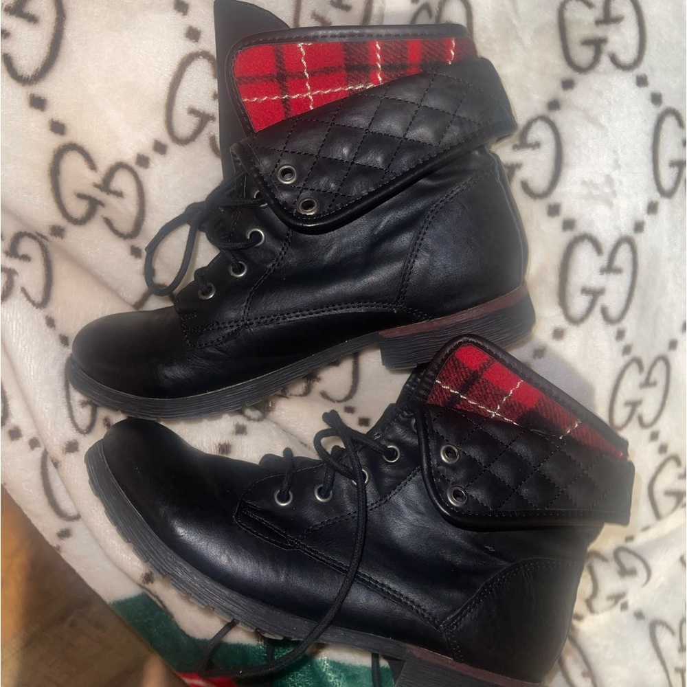 Combat boots